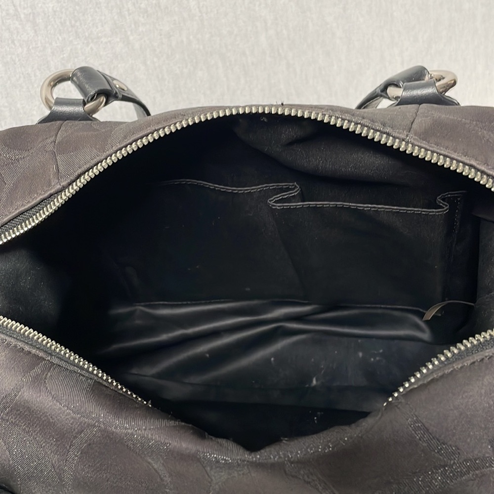 Coach hand/shorts bag. - Picture 11 of 14